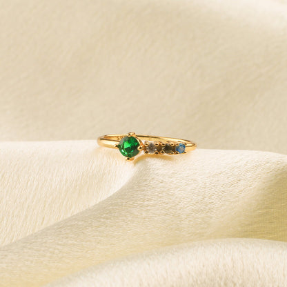 Bague avec pierres de naissance familiales