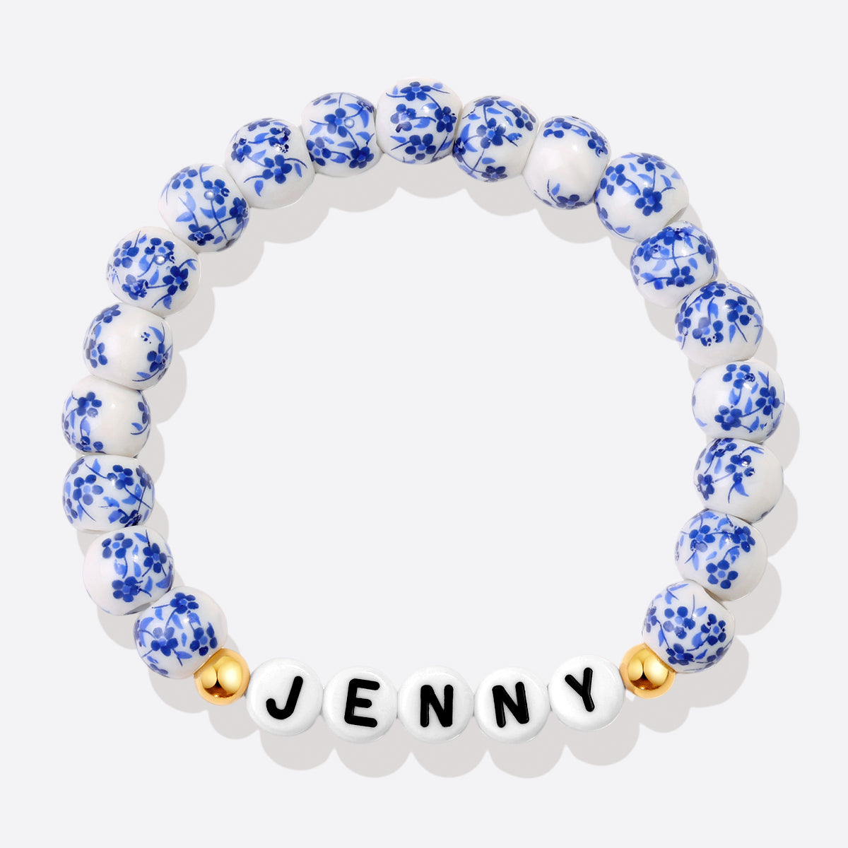 Bracelet personnalisé en porcelaine bleue avec perles florales et prénom