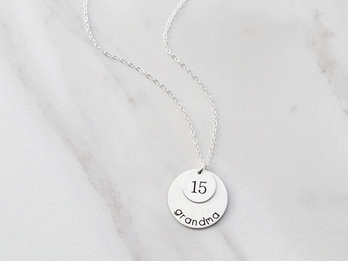 Collier numéro porte-bonheur 