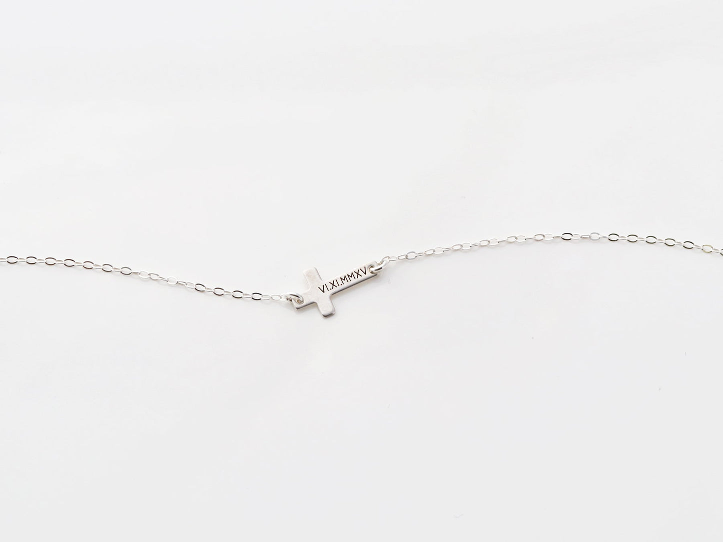 Collier croix gravée pour enfants 