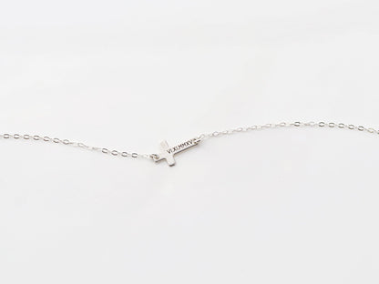 Collier croix gravée pour enfants 