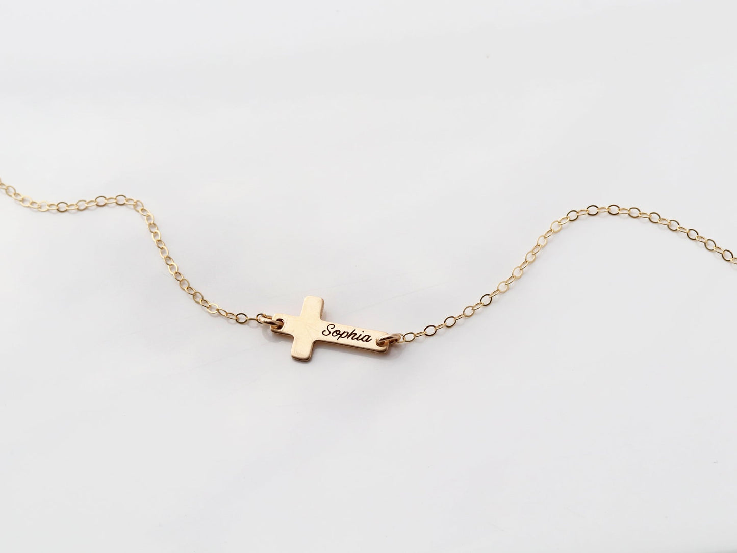 Collier croix gravée pour enfants 