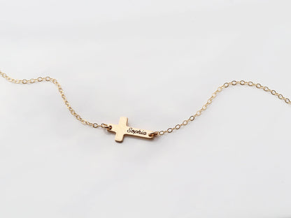 Collier croix gravée pour enfants 