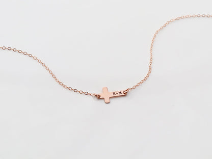 Collier croix gravée pour enfants 