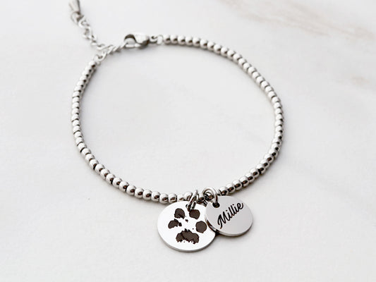 Echtes Perlenarmband mit Pfotenabdruck