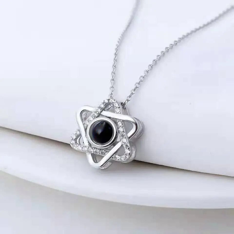 Collier personnalisé avec photo cachée et pierres précieuses en zircone hexagonale