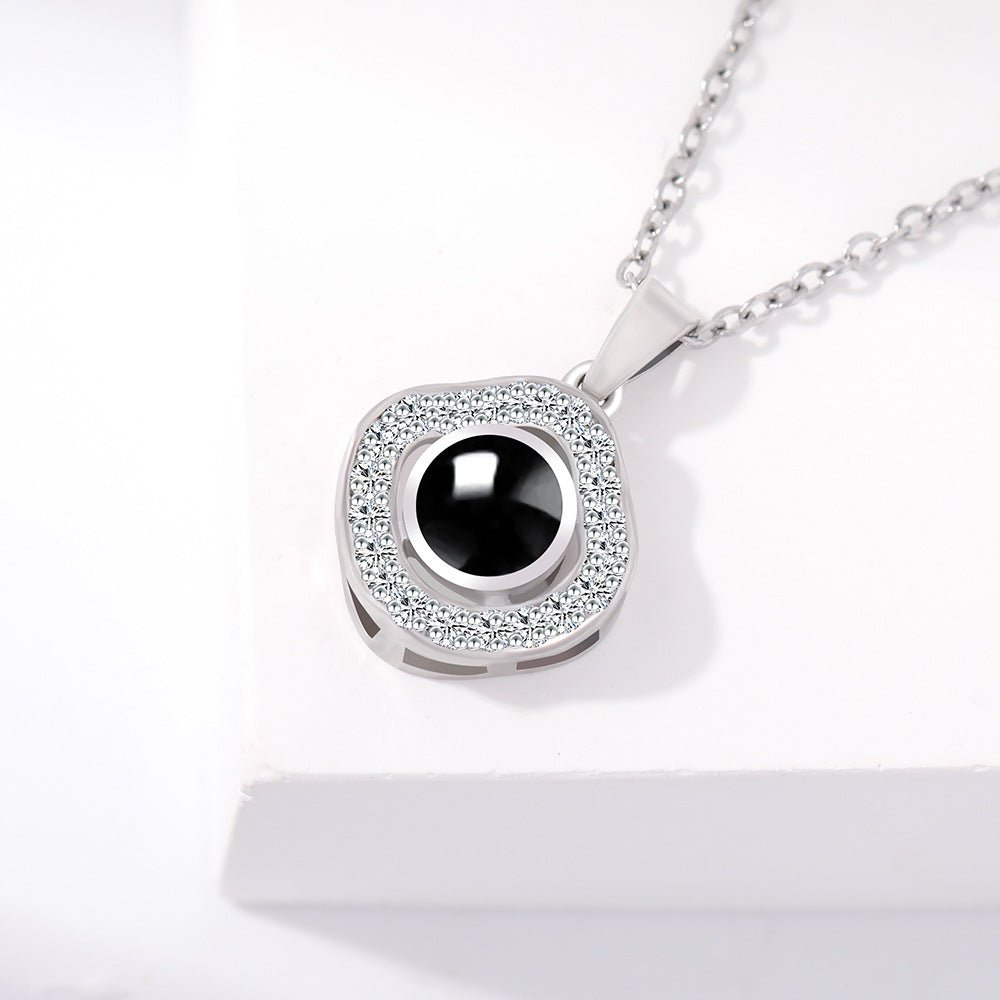 Collier personnalisé avec projection photo cachée en onyx noir 