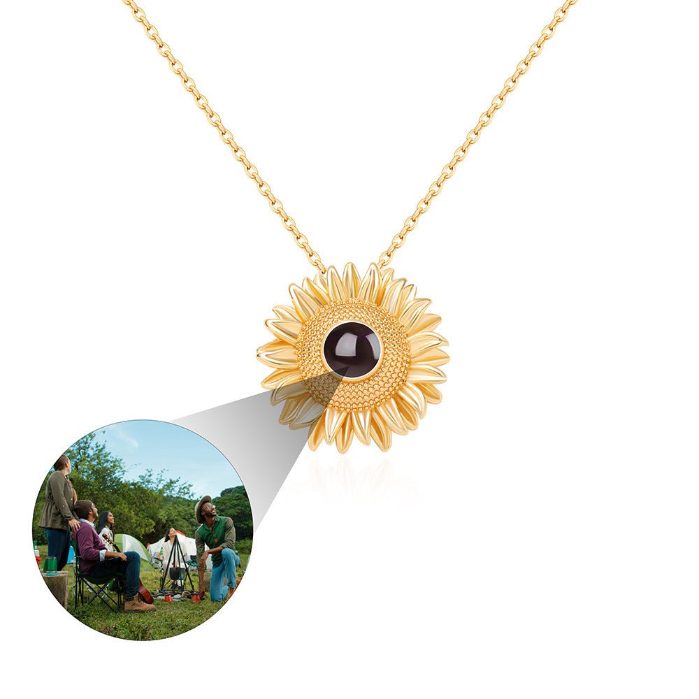 Collier personnalisé avec projection photo cachée en forme de tournesol 