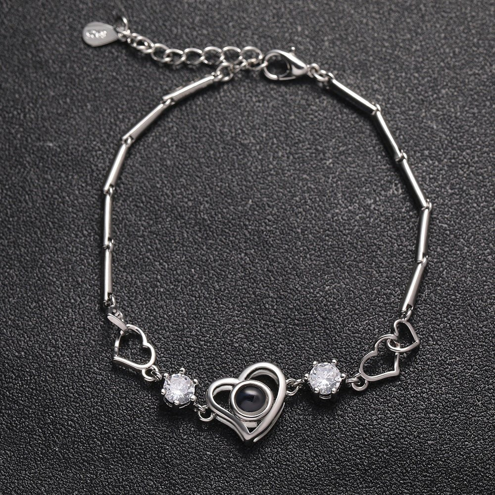 Collier personnalisé avec projection photo cachée en forme de cœur en diamant