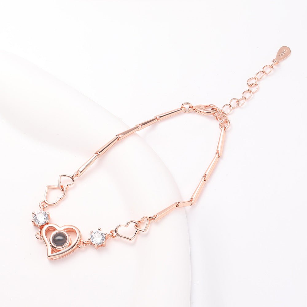 Collier personnalisé avec projection photo cachée en forme de cœur en diamant
