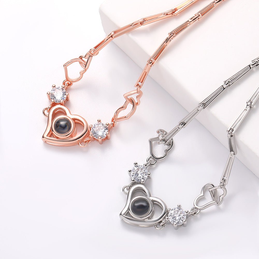 Collier personnalisé avec projection photo cachée en forme de cœur en diamant