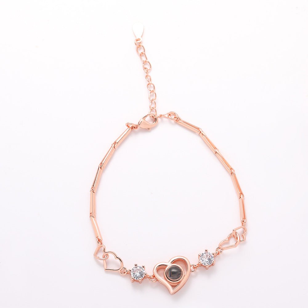 Collier personnalisé avec projection photo cachée en forme de cœur en diamant