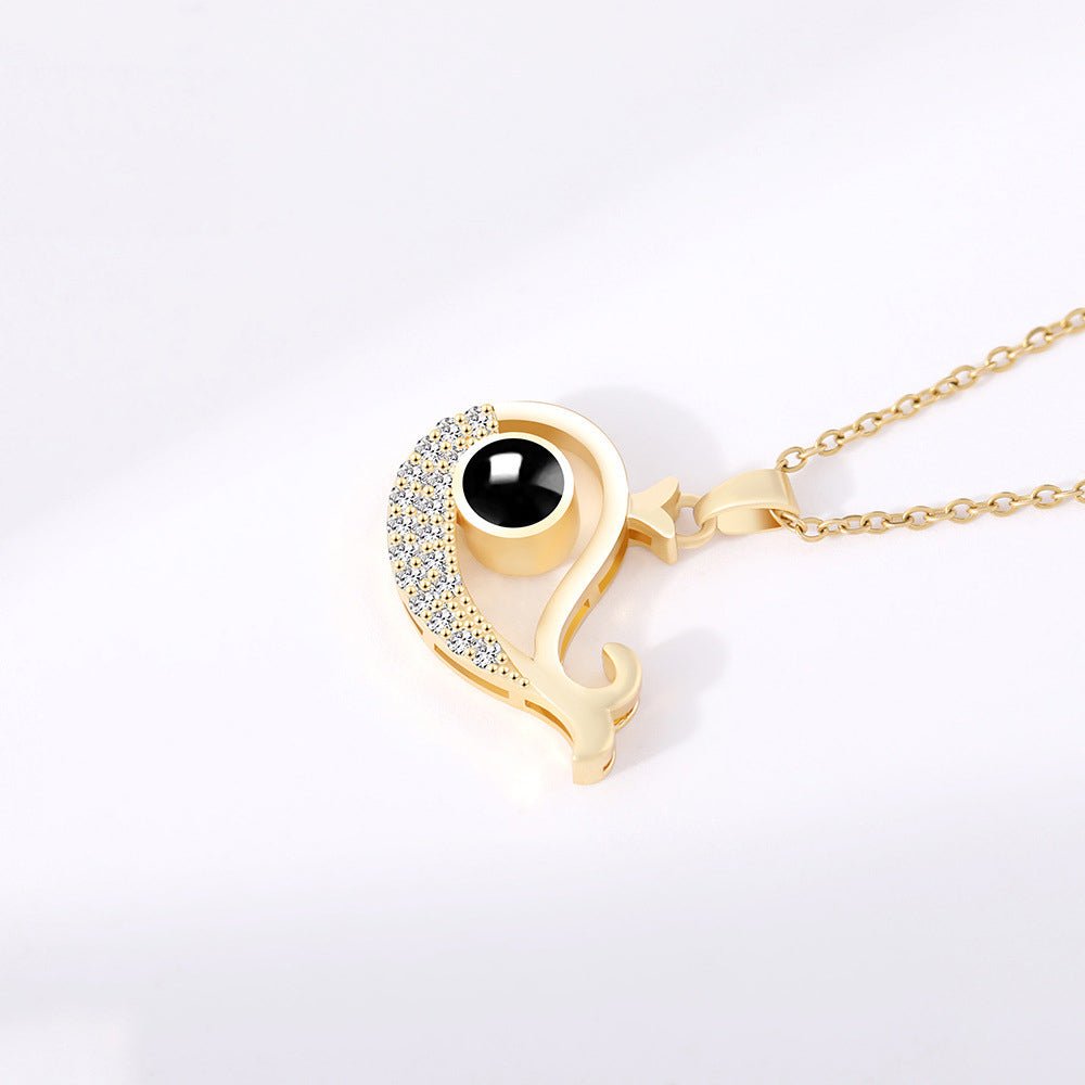 Collier personnalisé avec mini-baleine à projection photo cachée