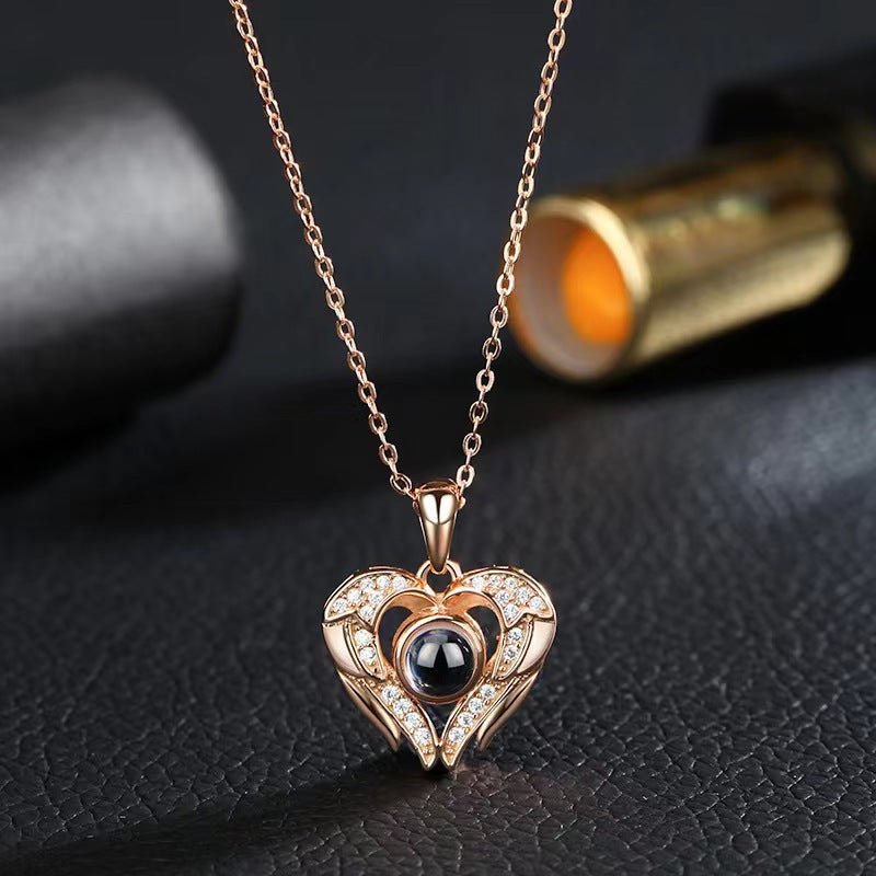Collier personnalisé avec projection photo cachée en forme de cœur royal 