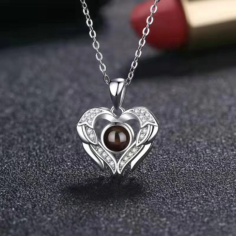 Collier personnalisé avec projection photo cachée en forme de cœur royal 