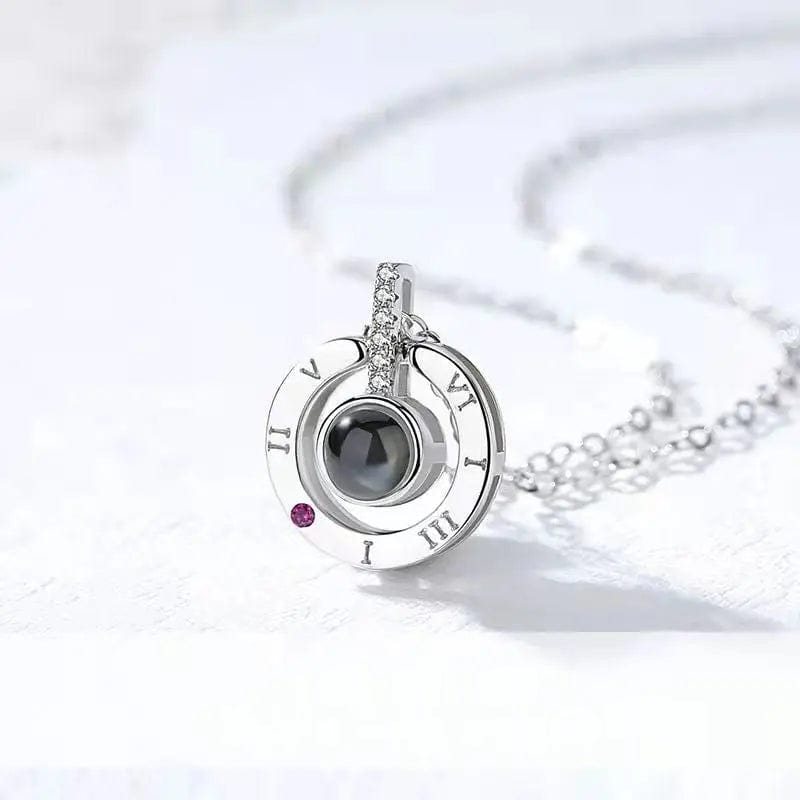 Collier photo personnalisé minimaliste avec chiffres romains cachés