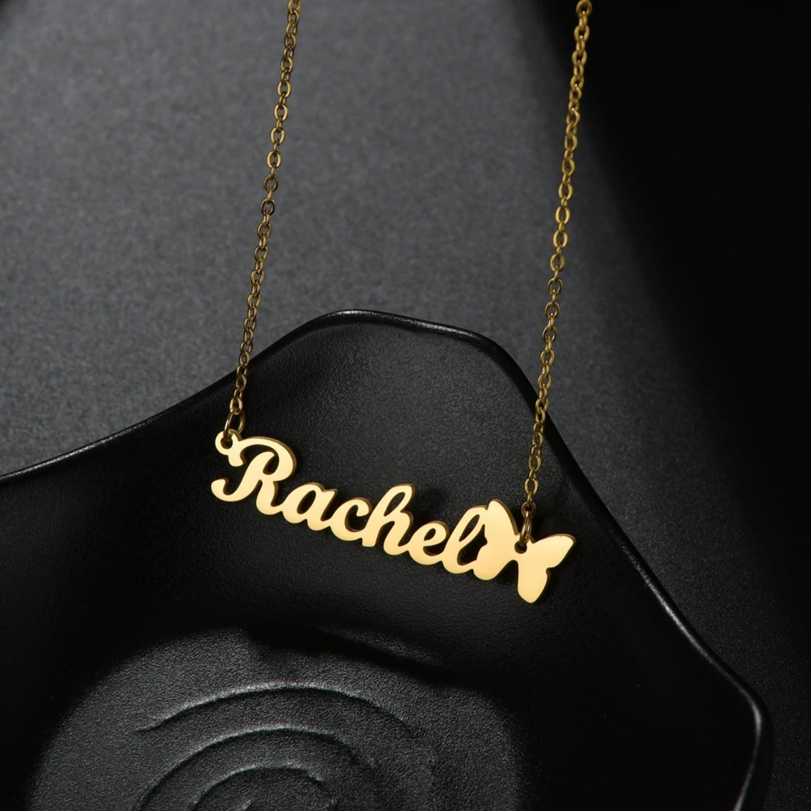 Collier avec nom personnalisé et papillon 
