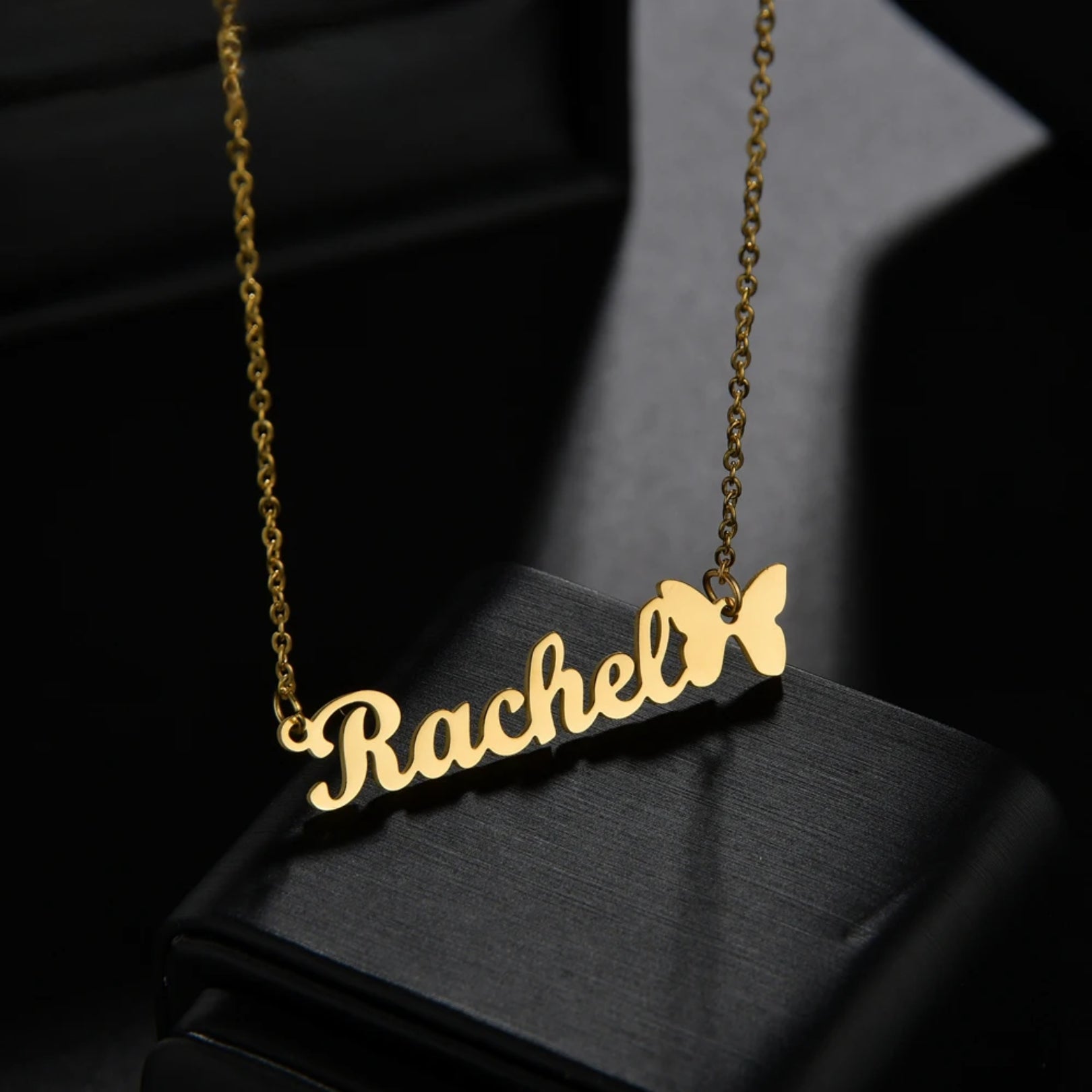 Collier avec nom personnalisé et papillon 