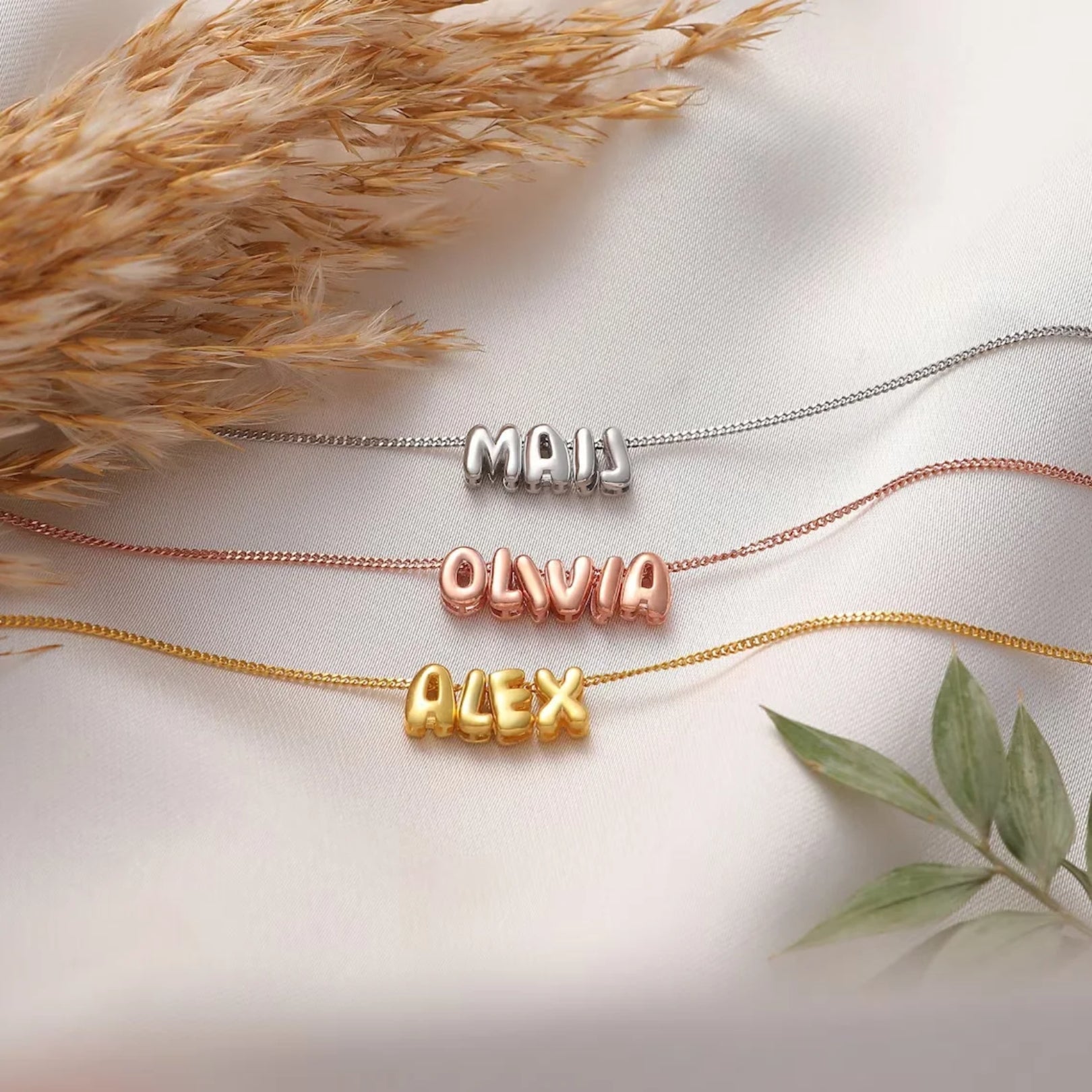 Collier personnalisé avec lettres à bulles en 3D 