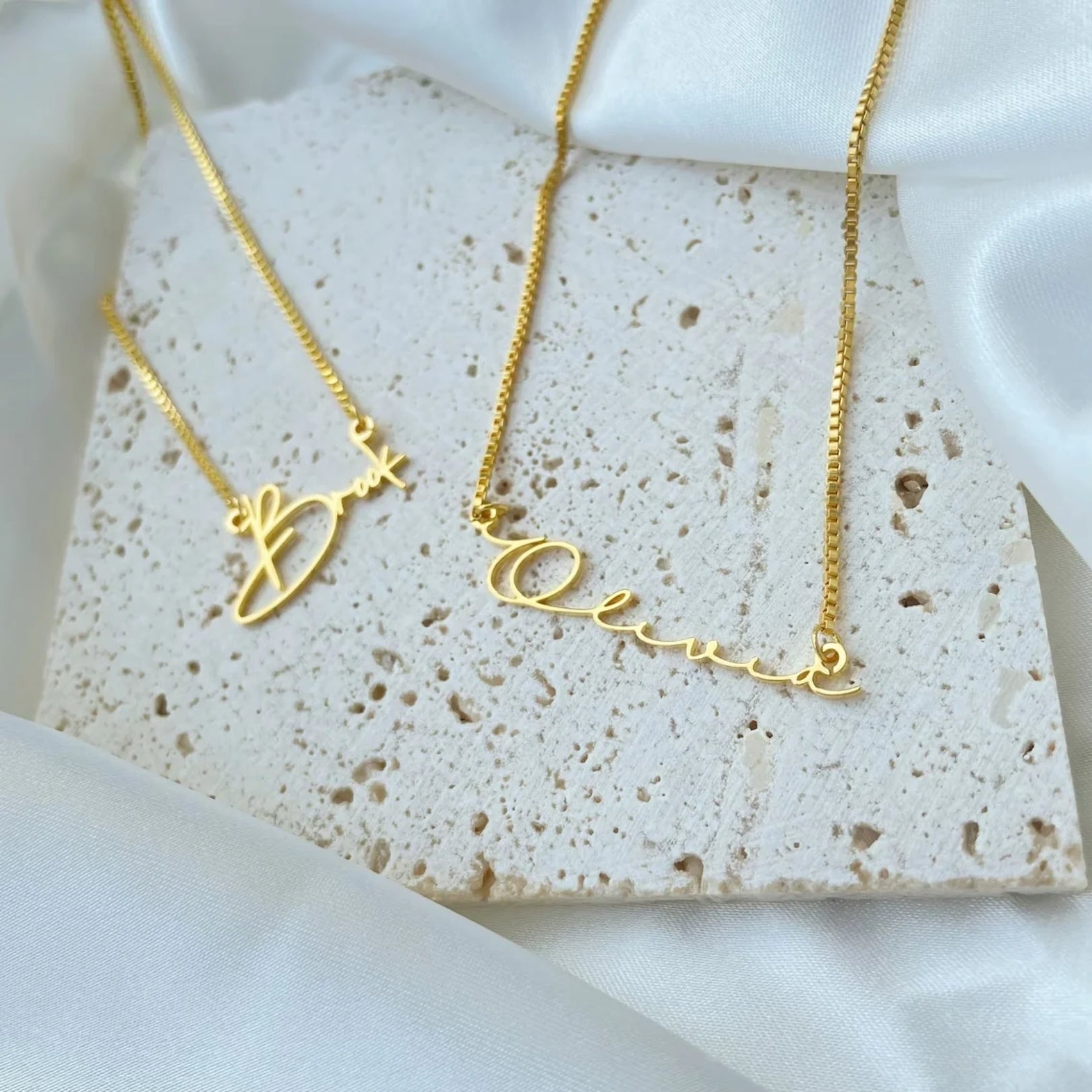 Collier chaîne avec nom personnalisé en lettres uniques 