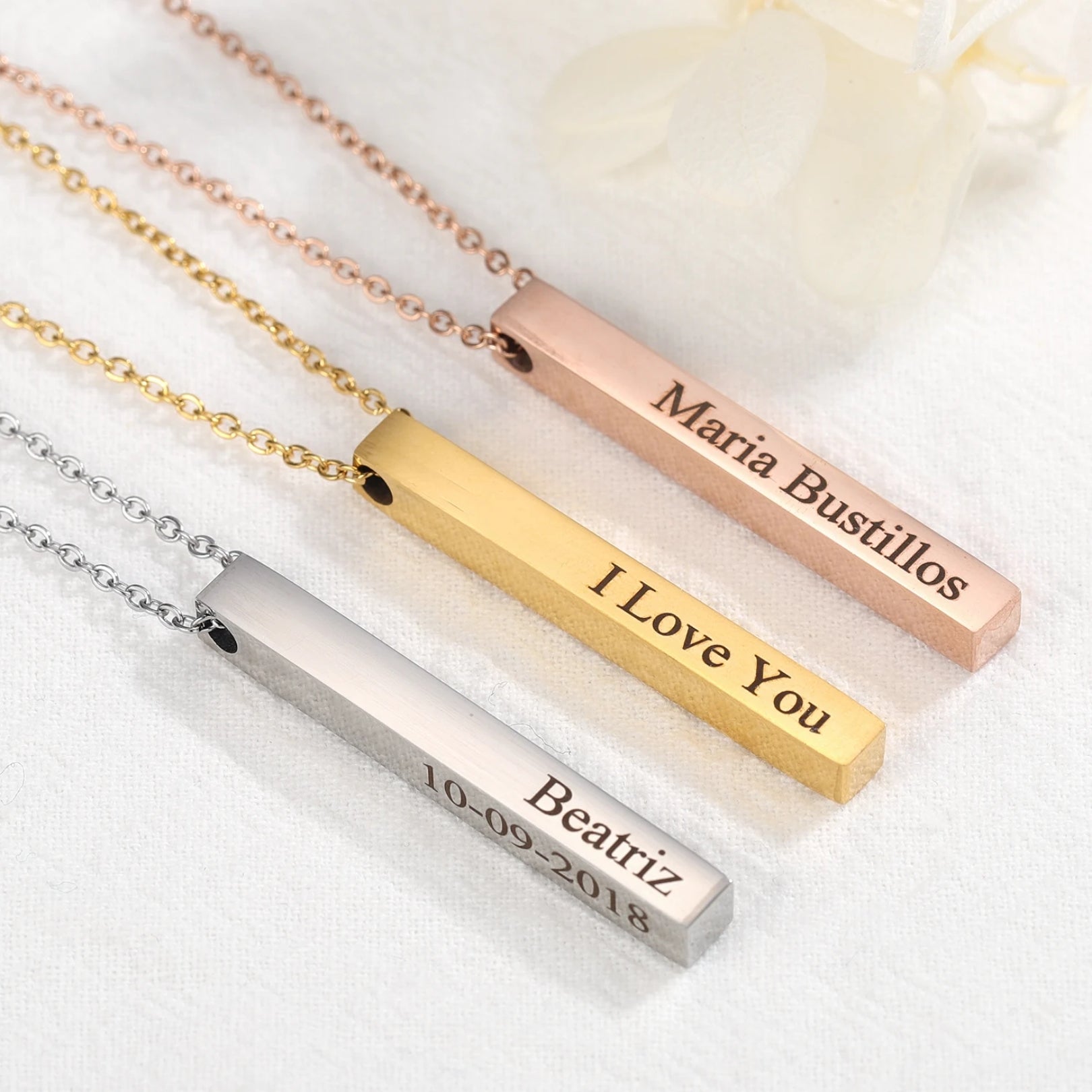 Collier à barre verticale avec nom personnalisé 