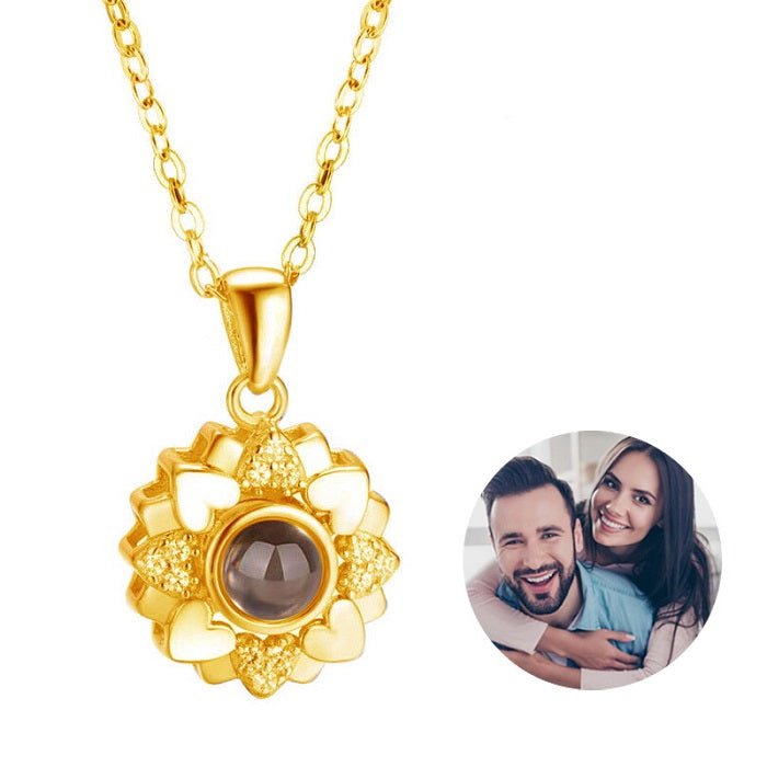 Collier personnalisé avec projection photo en forme de cœur et de fleur 