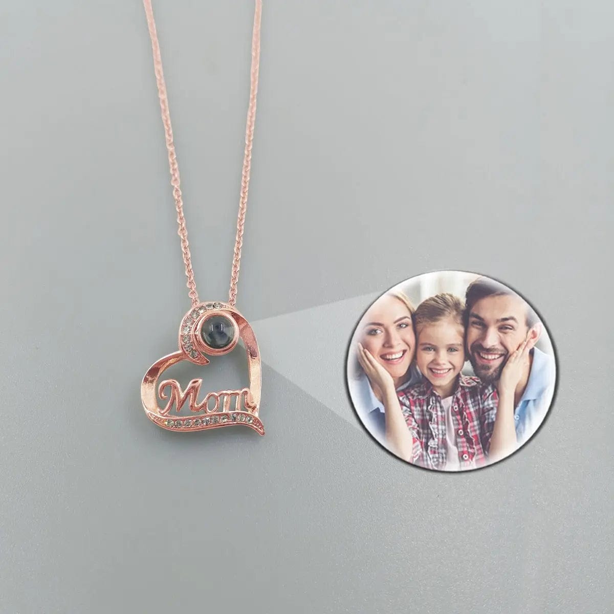 Collier avec pendentif en forme de cœur et projection photo personnalisée pour maman 