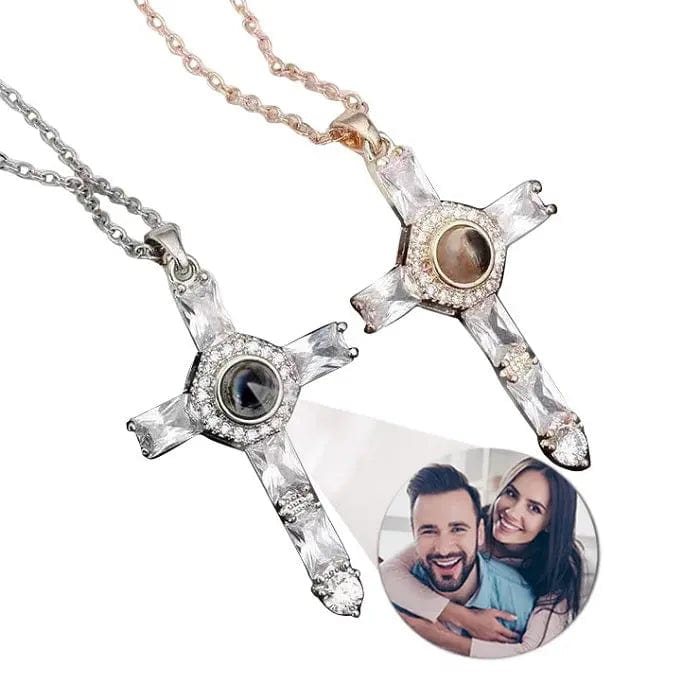 Collier personnalisé avec projection photo en forme de croix glacée 