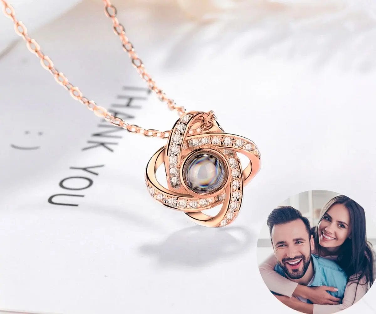Collier pendentif entrelacé avec projection photo personnalisée 