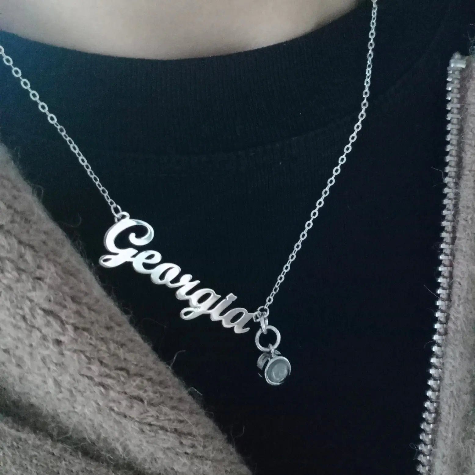 Collier avec nom et projection photo personnalisée et pierres en zircone 