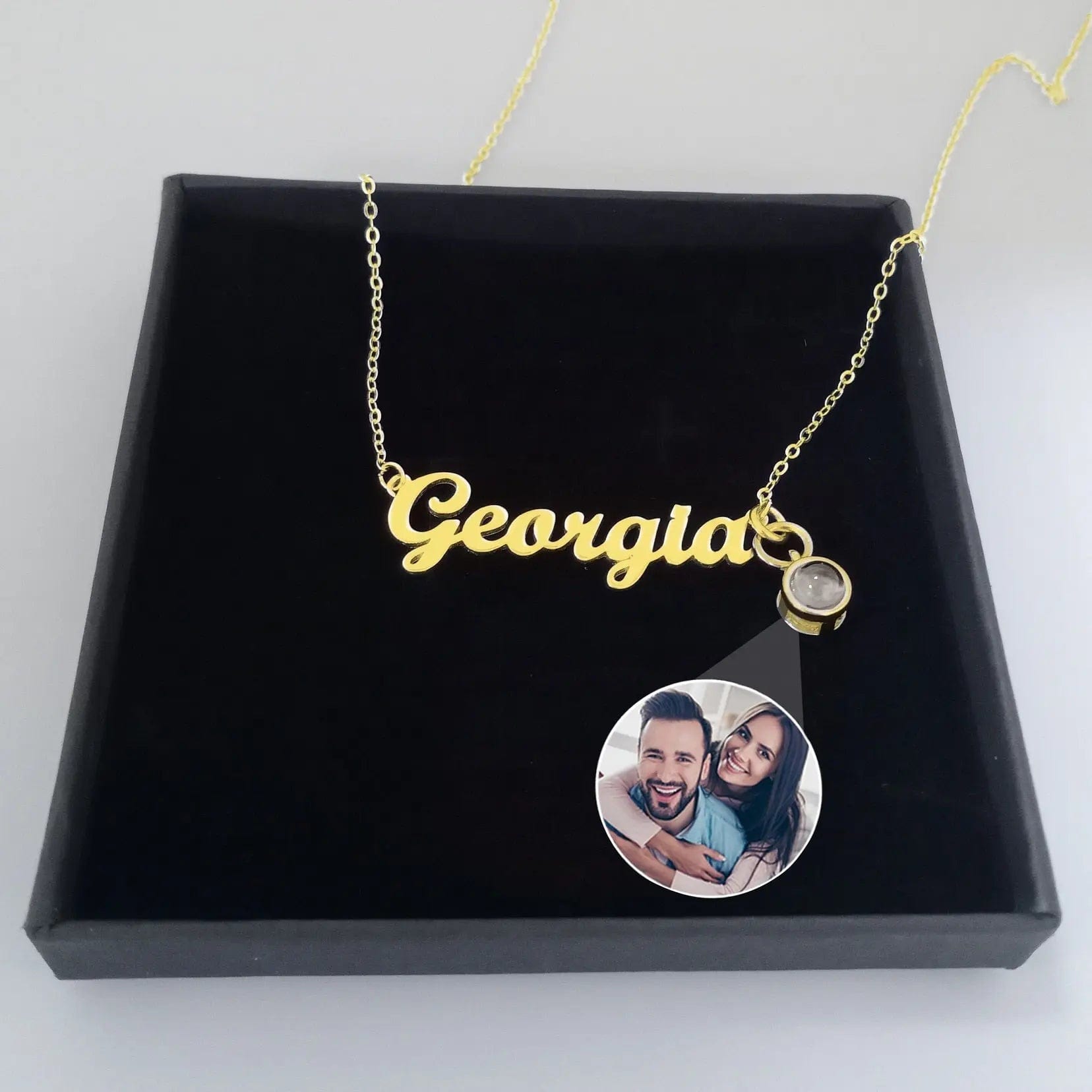 Collier avec nom et projection photo personnalisée et pierres en zircone 