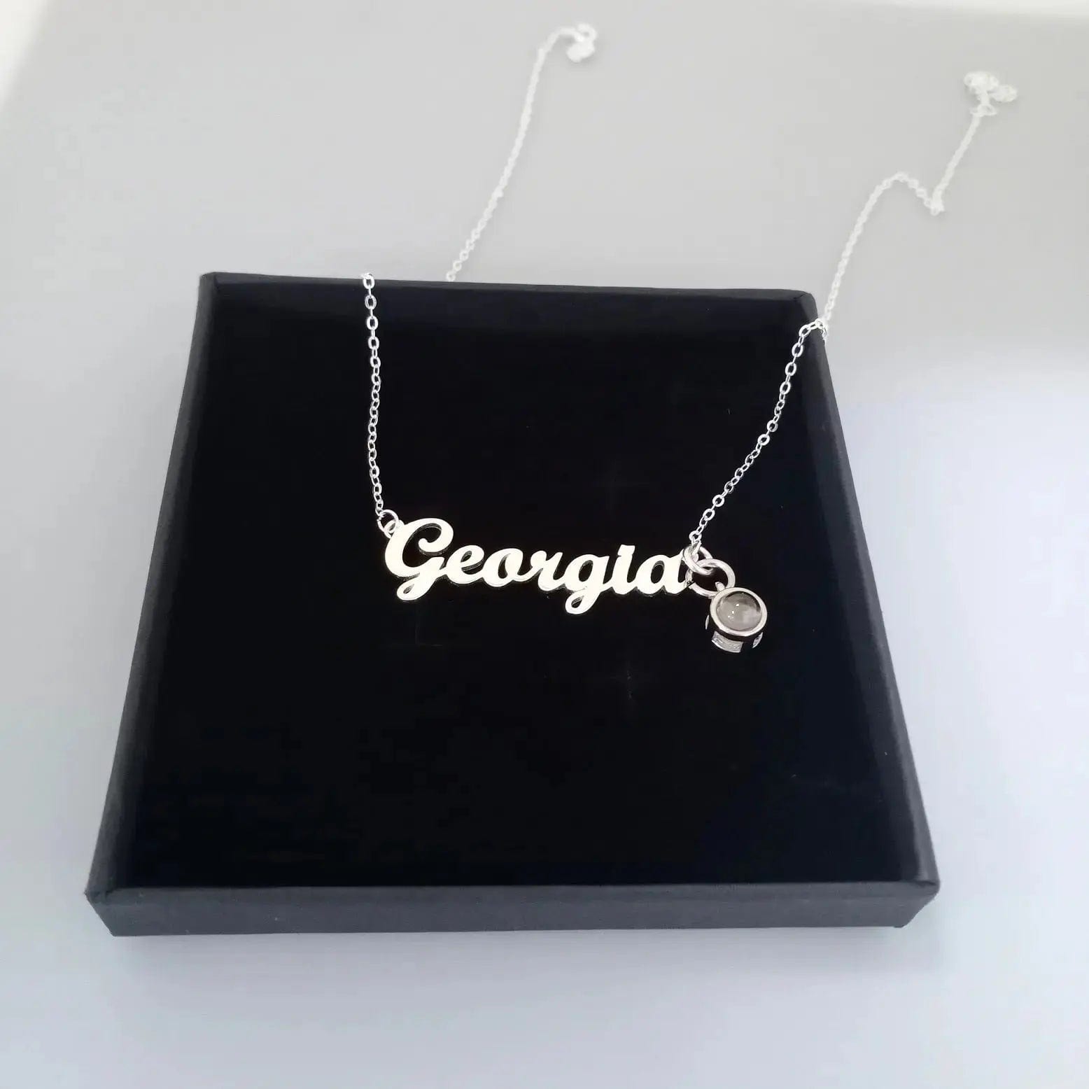 Collier avec nom et projection photo personnalisée et pierres en zircone 