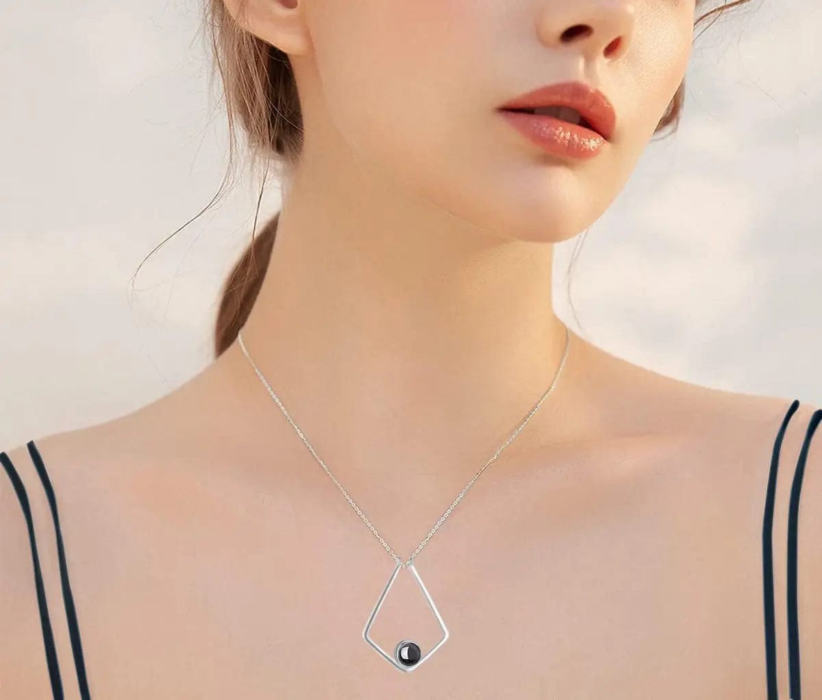 Collier pendentif polygone avec projection photo personnalisée 