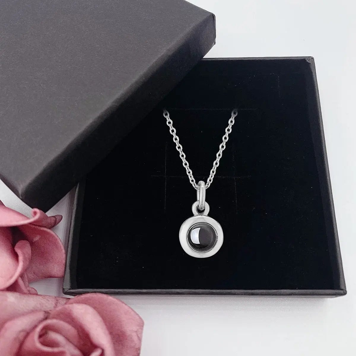 Collier personnalisé avec projection photo et pierres précieuses rondes en zircon | Porte-clés 