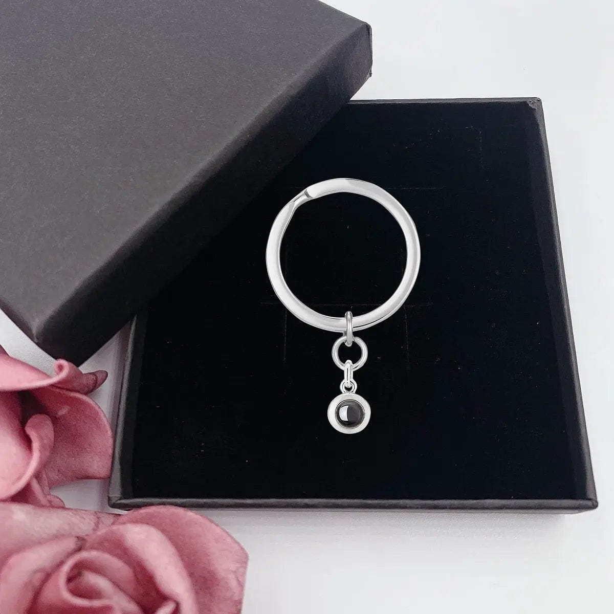Collier personnalisé avec projection photo et pierres précieuses rondes en zircon | Porte-clés 