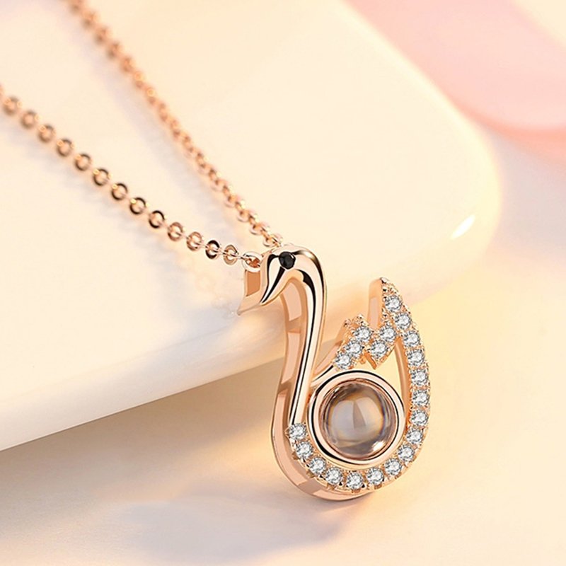 Collier pendentif cygne avec projection photo personnalisée 