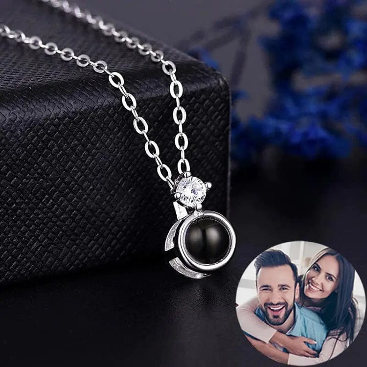 Collier personnalisé avec projection photo et minuscules diamants et zircons 
