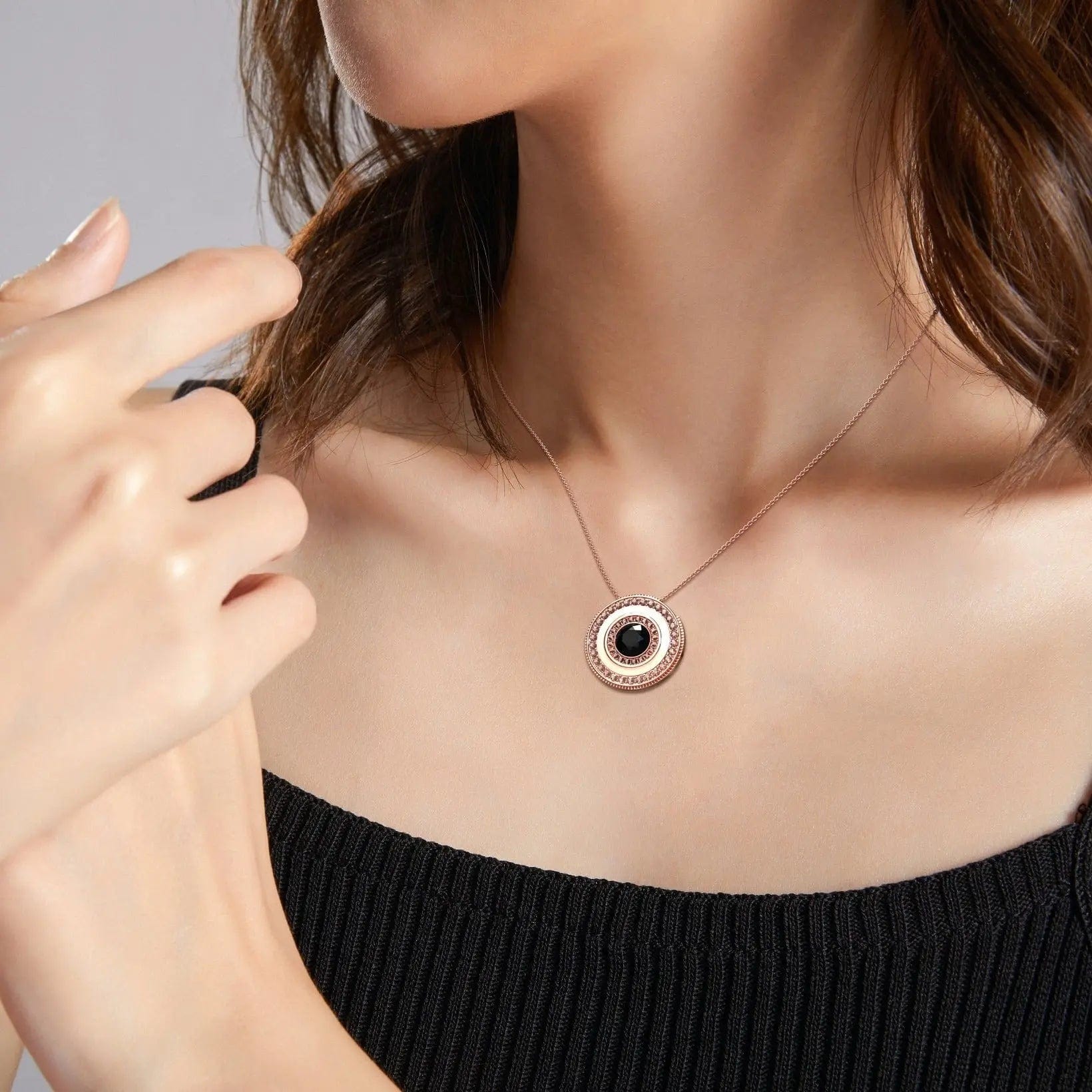 Collier personnalisé avec pendentif rond en diamant et photo cachée 