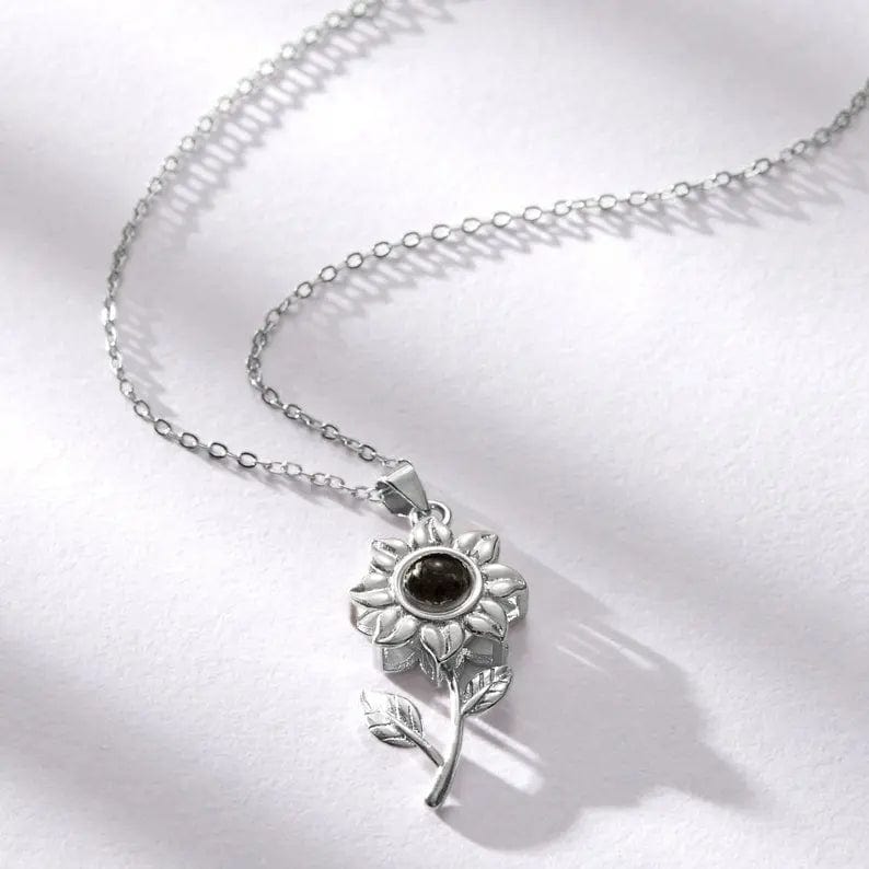 Collier photo personnalisé avec pierre de zircone cachée et tournesol