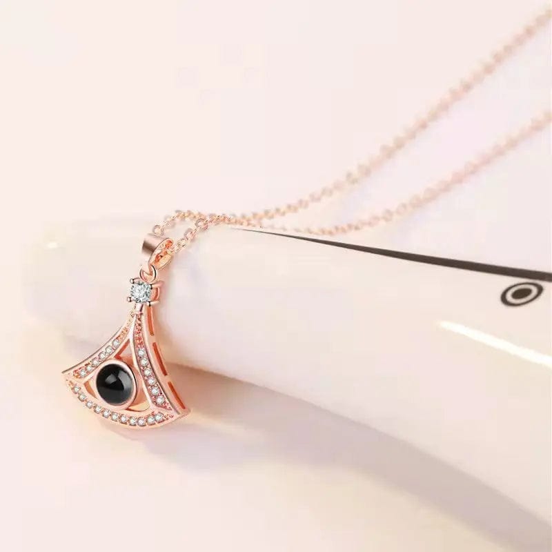 Collier photo personnalisé avec pierres précieuses en zircon triangulaire cachées 
