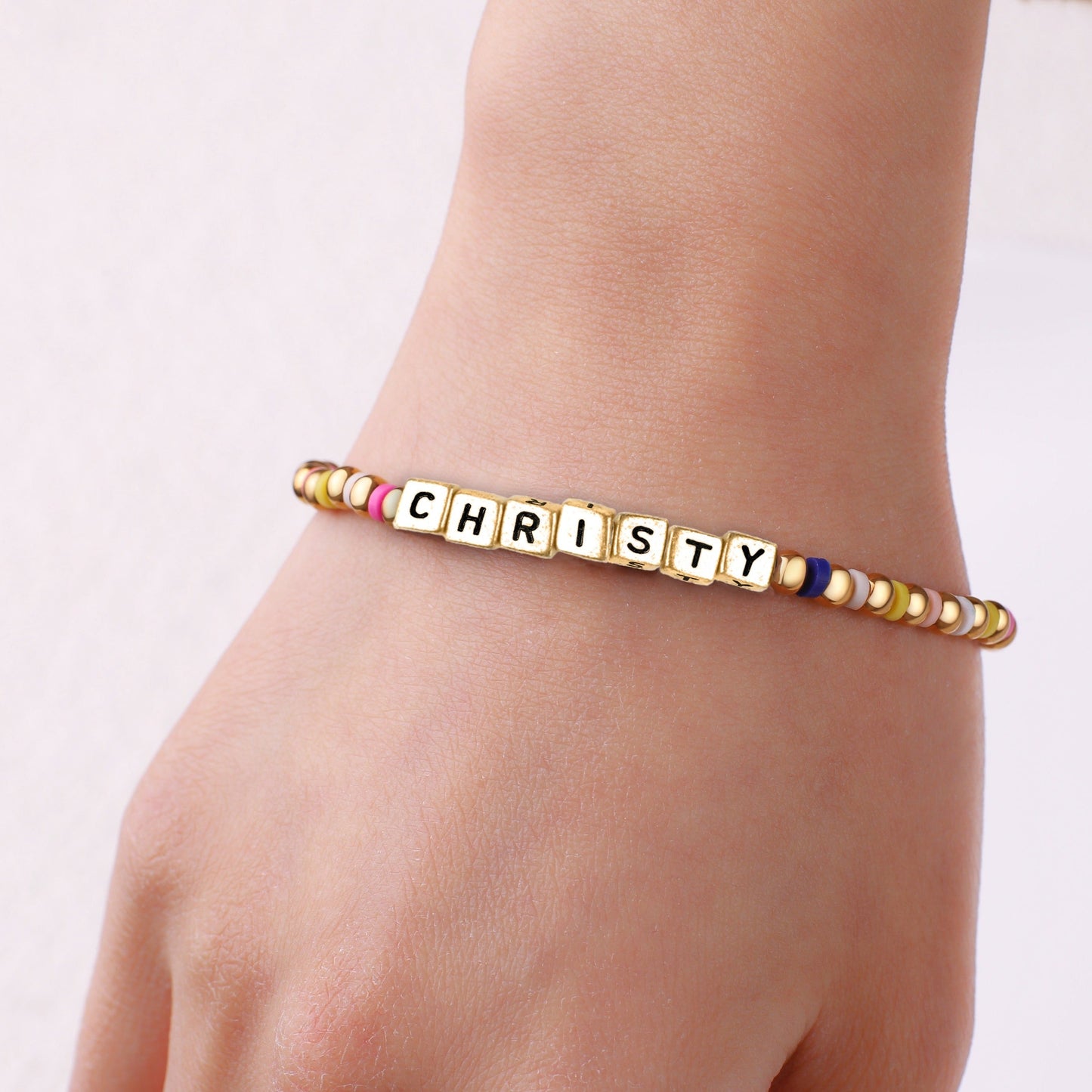 Bracelet d'amitié personnalisé en perles arc-en-ciel dorées et imperméables