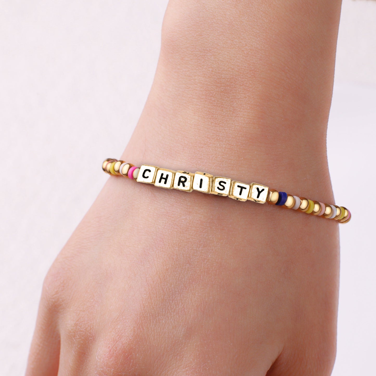 Bracelet d'amitié personnalisé en perles arc-en-ciel dorées et imperméables