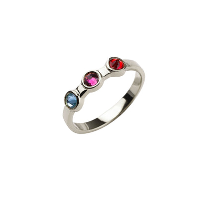 Bague délicate avec 3 pierres de naissance