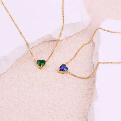 Collier délicat en forme de cœur avec pierre de naissance