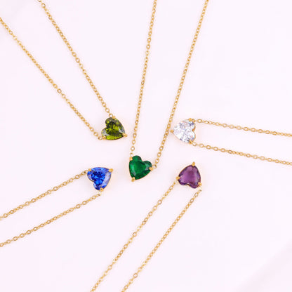 Collier délicat en forme de cœur avec pierre de naissance