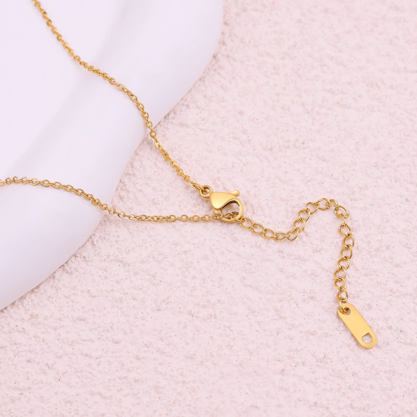 Collier délicat en forme de cœur avec pierre de naissance