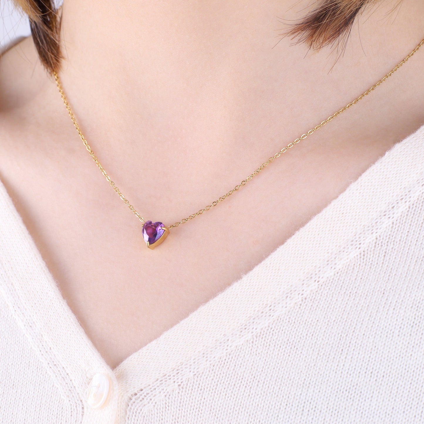 Collier délicat en forme de cœur avec pierre de naissance