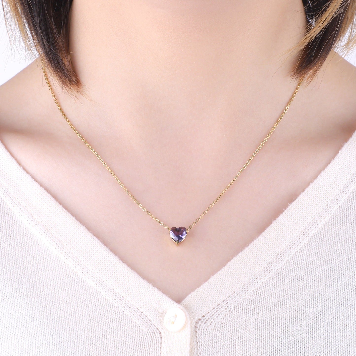 Collier délicat en forme de cœur avec pierre de naissance