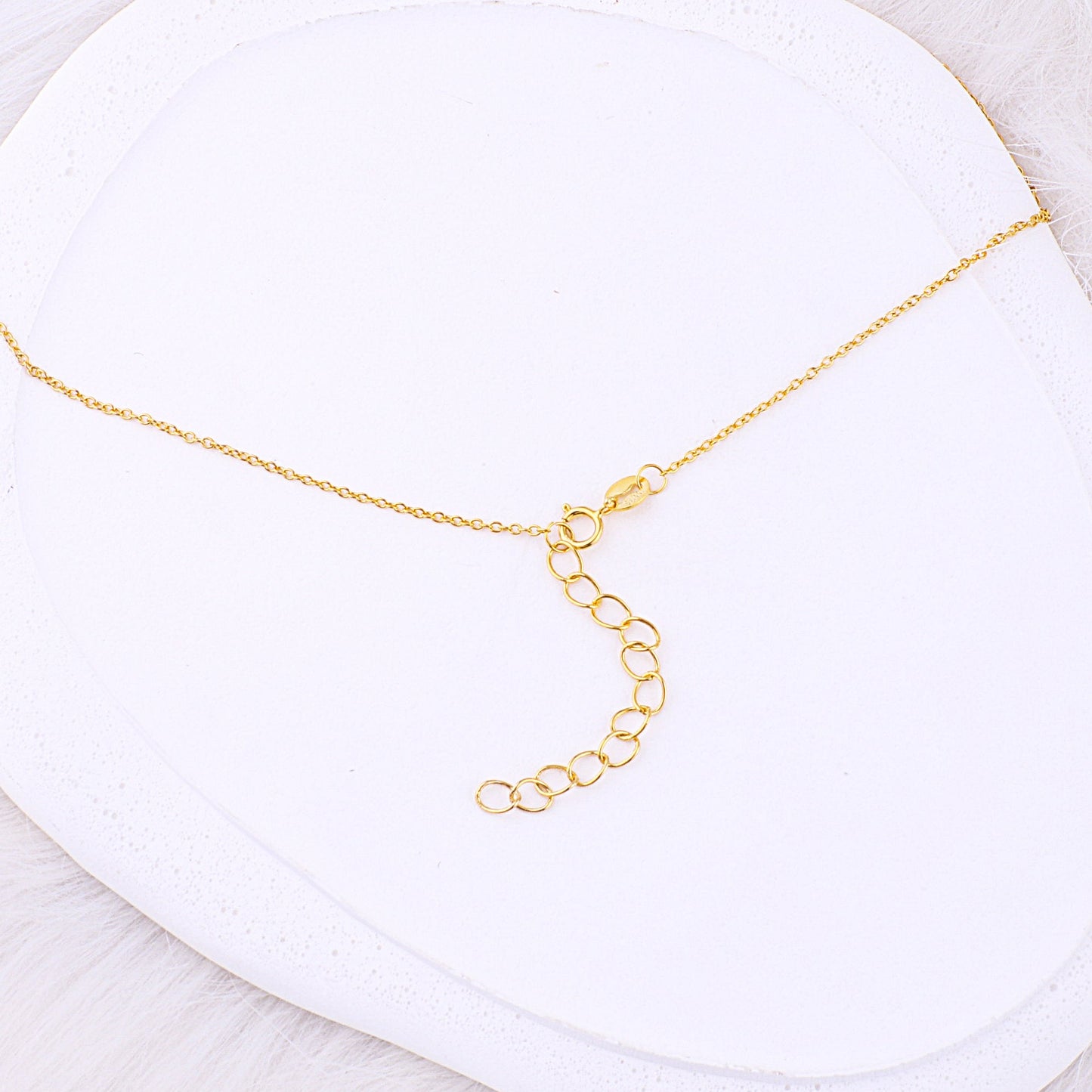 Collier délicat avec pierres de naissance pour la famille