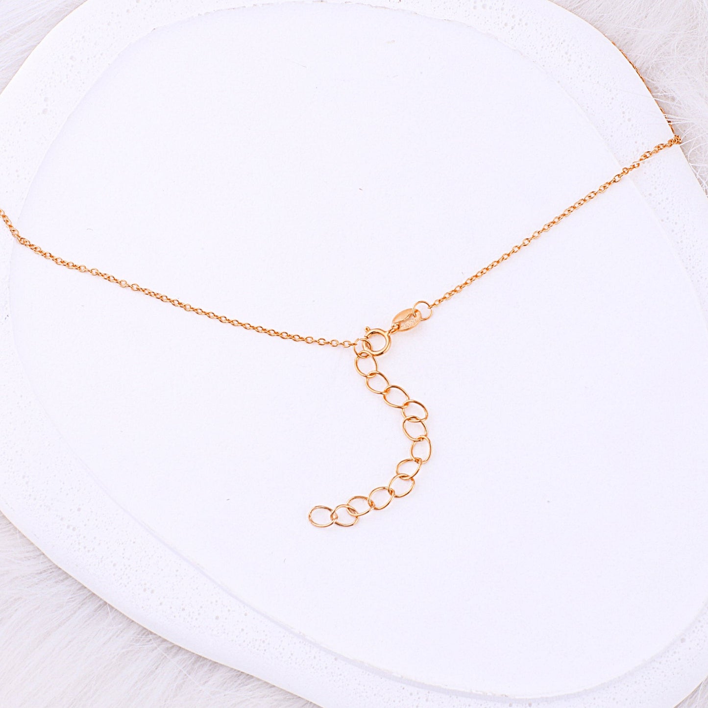 Collier délicat avec pierres de naissance pour la famille